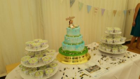 Completed wedding cake and cupcakes from Wedstock